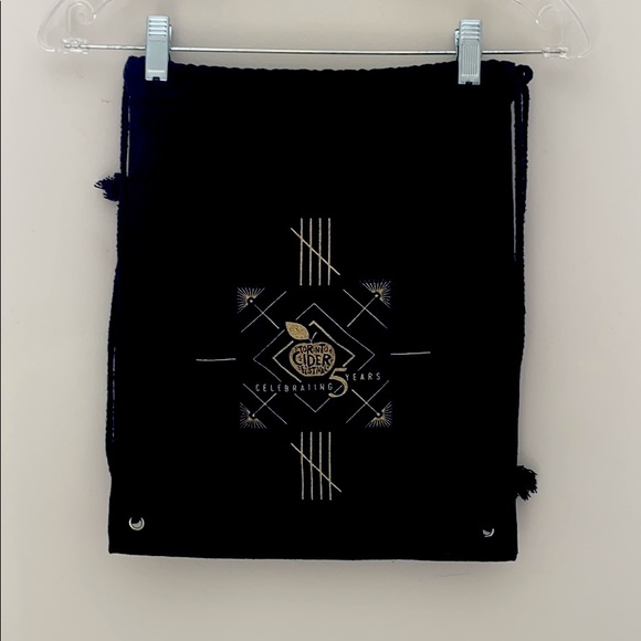 Free w/ Bundle ✨ NEW gymsack - Picture 1 of 2